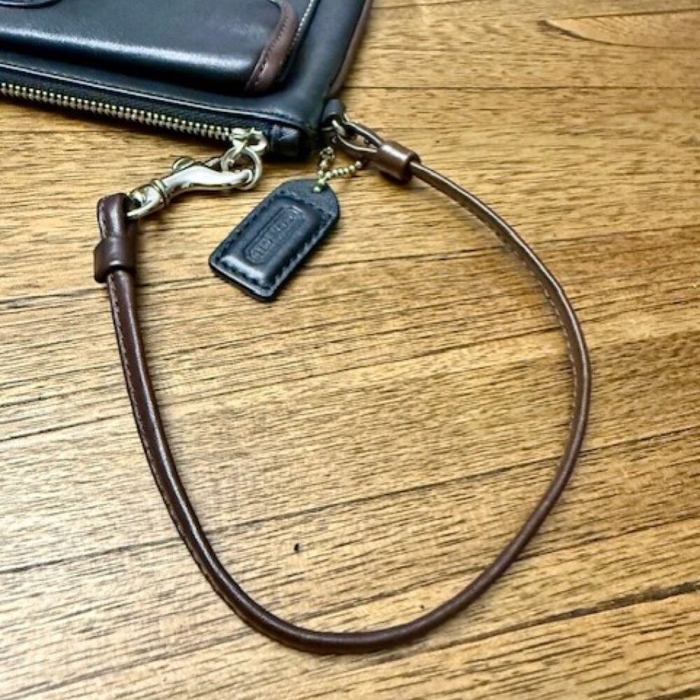 COACH "SOHO" Vintage Leather Wristlet - Picture 9 of 14